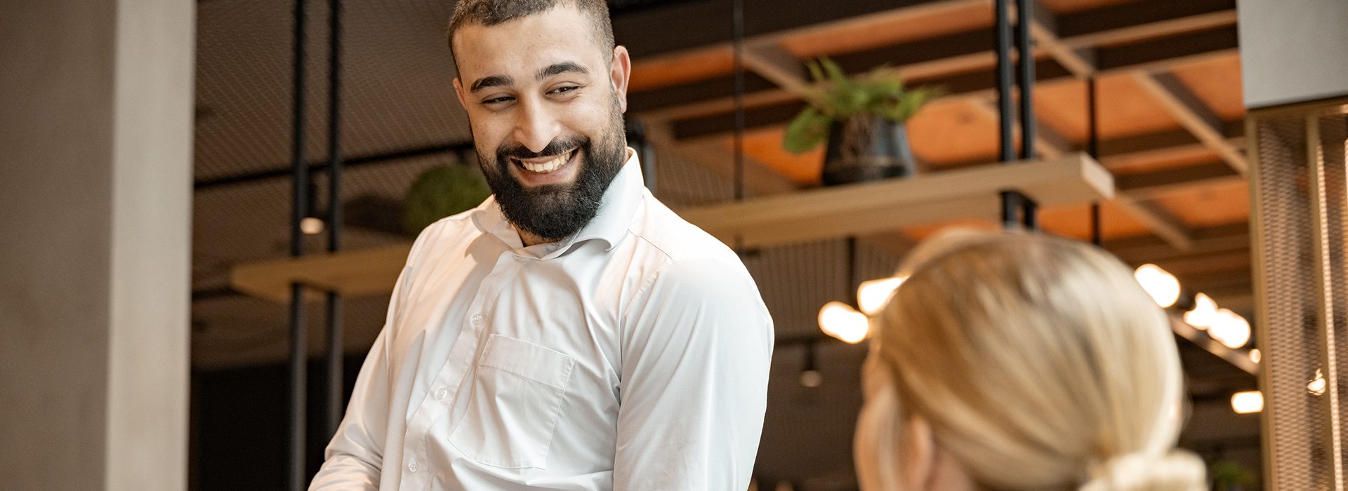 ATLANTIC_Hotel_Münster_Abendservice-12_©-Oliver-Pracht_1920x700